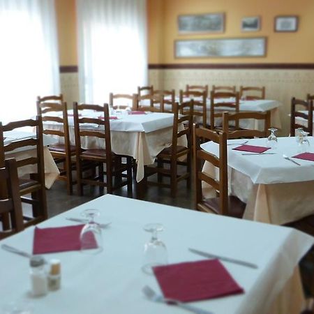 Hostal Restaurante La Masia Vila-real Bagian luar foto