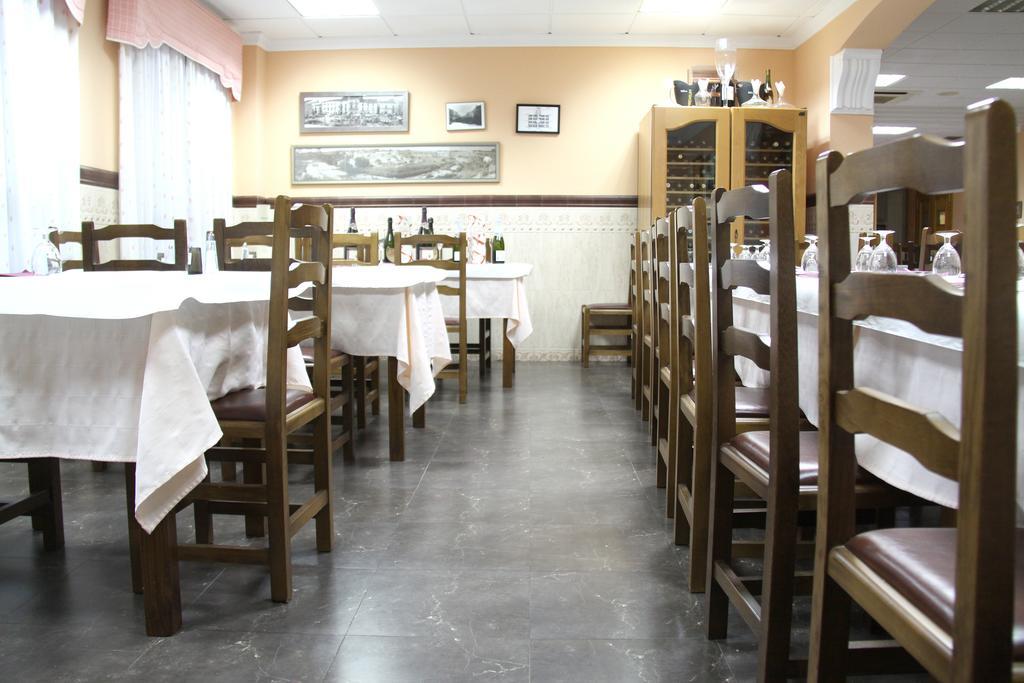 Hostal Restaurante La Masia Vila-real Bagian luar foto