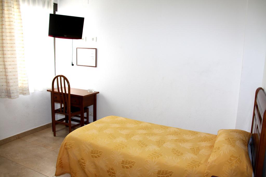 Hostal Restaurante La Masia Vila-real Ruang foto