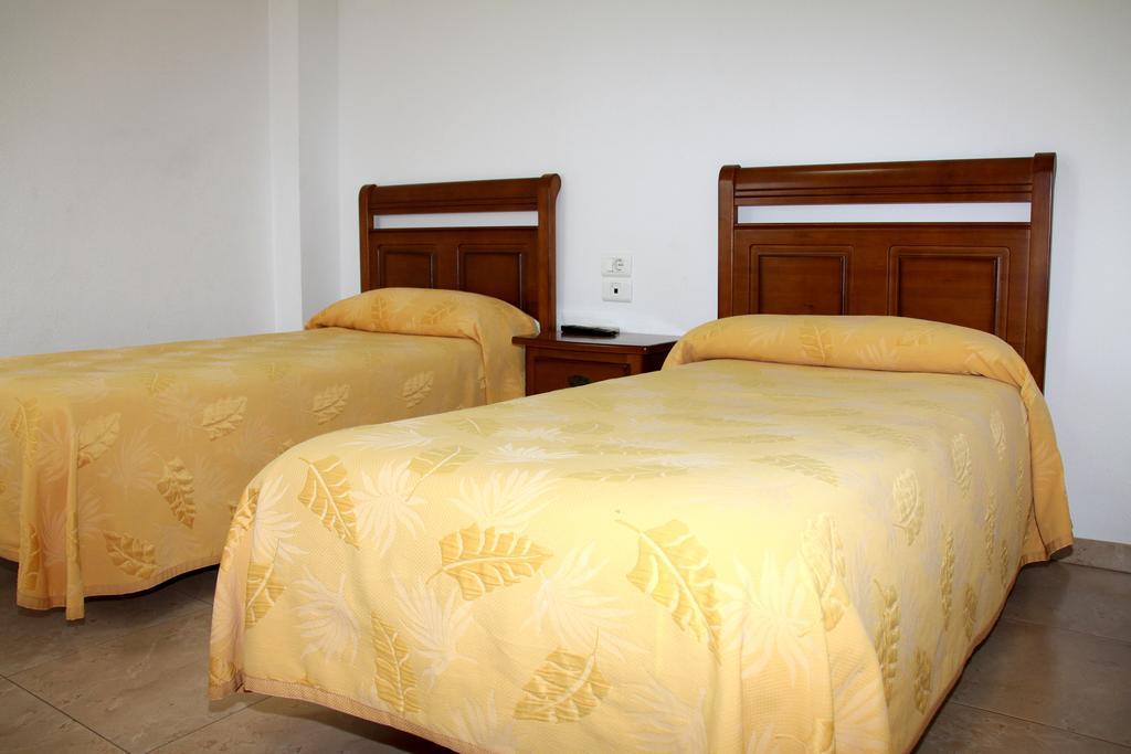Hostal Restaurante La Masia Vila-real Bagian luar foto