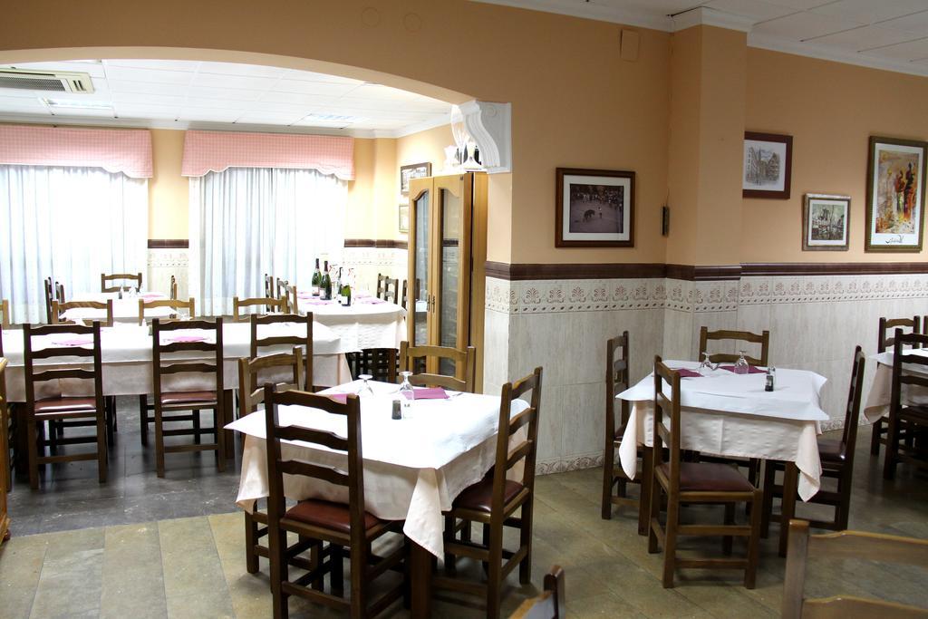 Hostal Restaurante La Masia Vila-real Bagian luar foto