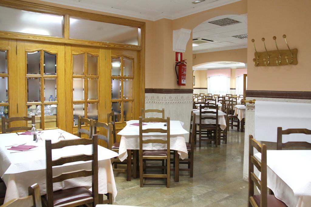 Hostal Restaurante La Masia Vila-real Bagian luar foto