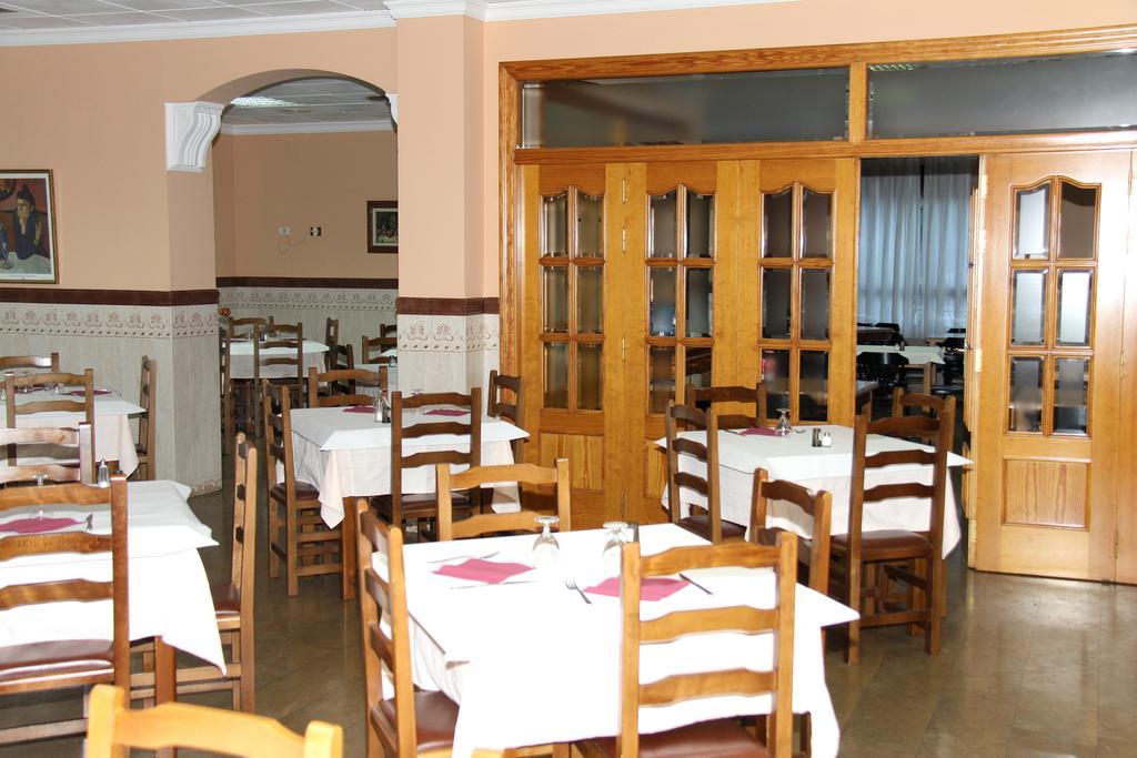 Hostal Restaurante La Masia Vila-real Bagian luar foto