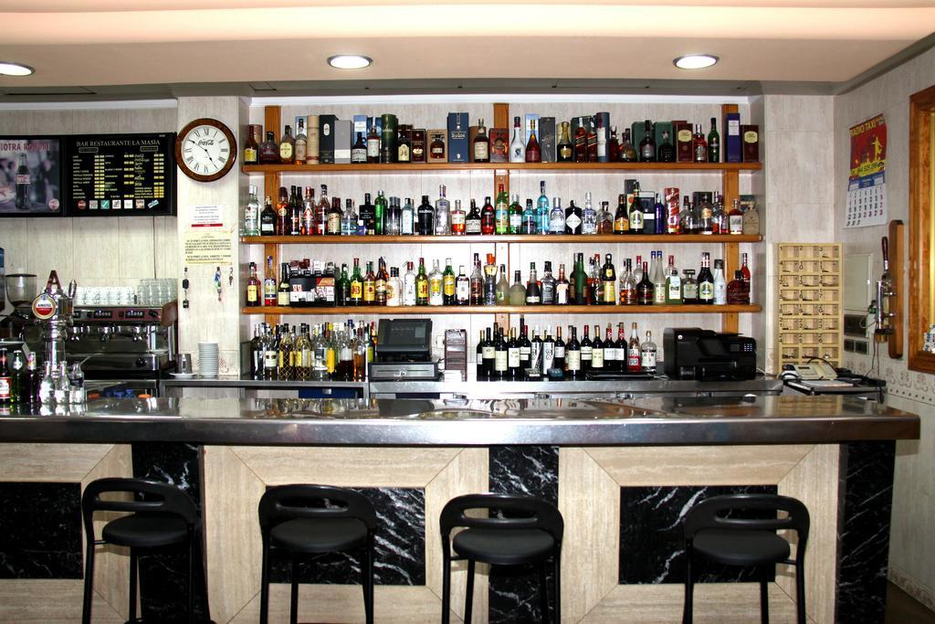Hostal Restaurante La Masia Vila-real Bagian luar foto