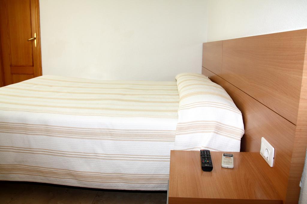 Hostal Restaurante La Masia Vila-real Bagian luar foto