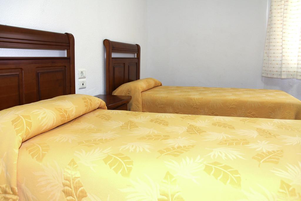 Hostal Restaurante La Masia Vila-real Ruang foto