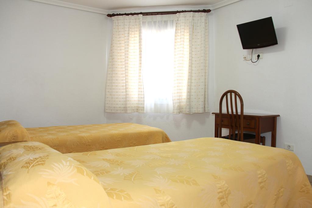 Hostal Restaurante La Masia Vila-real Bagian luar foto