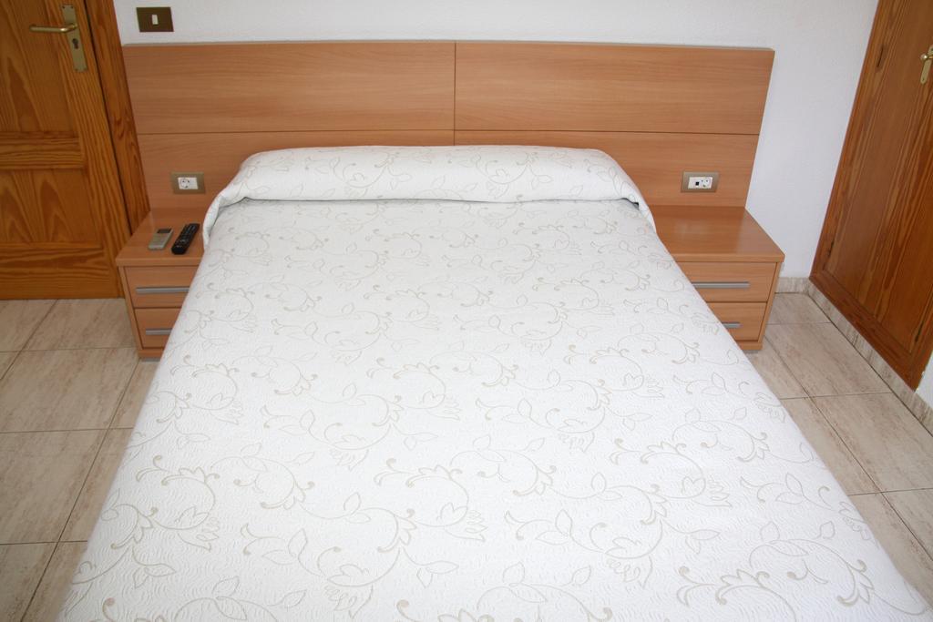 Hostal Restaurante La Masia Vila-real Ruang foto