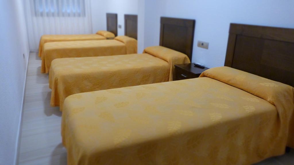 Hostal Restaurante La Masia Vila-real Bagian luar foto