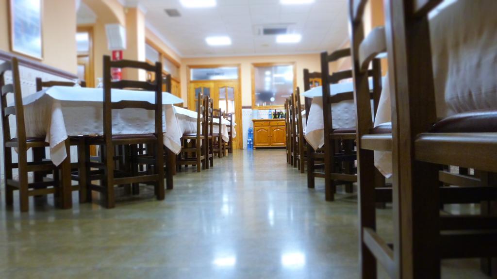 Hostal Restaurante La Masia Vila-real Bagian luar foto