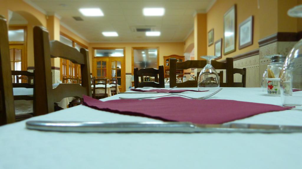 Hostal Restaurante La Masia Vila-real Bagian luar foto