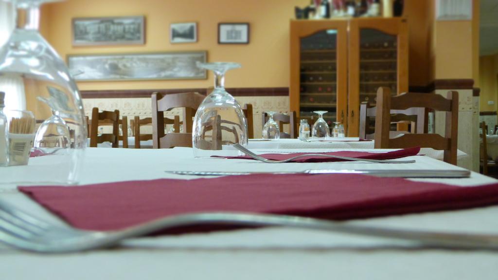 Hostal Restaurante La Masia Vila-real Bagian luar foto