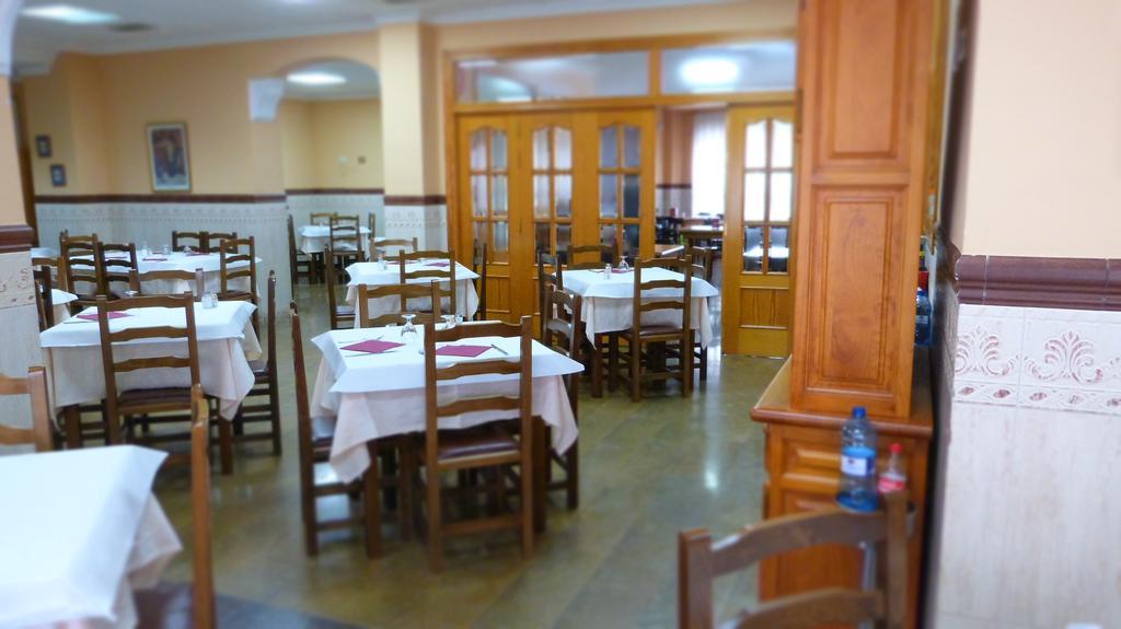 Hostal Restaurante La Masia Vila-real Bagian luar foto