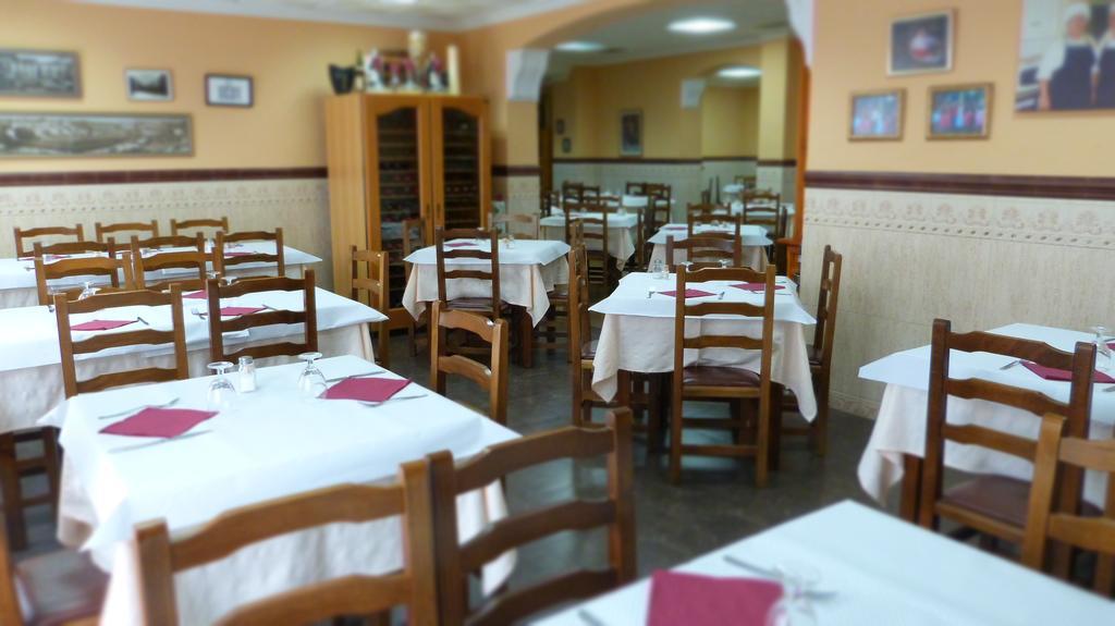 Hostal Restaurante La Masia Vila-real Bagian luar foto