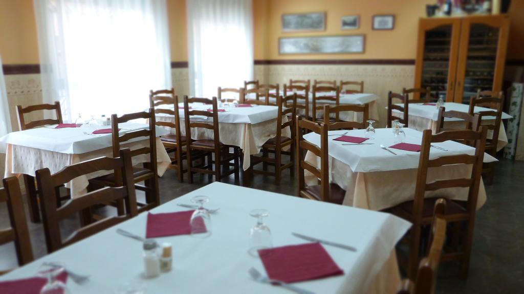 Hostal Restaurante La Masia Vila-real Bagian luar foto