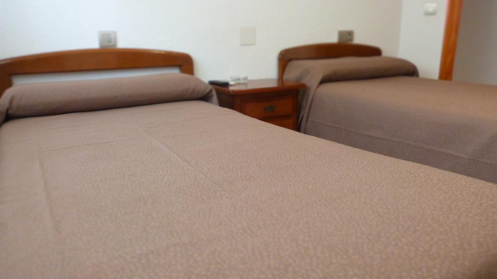 Hostal Restaurante La Masia Vila-real Bagian luar foto